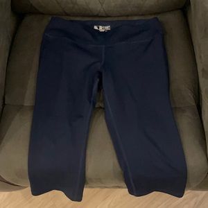 Woman’s Capri leggings size large